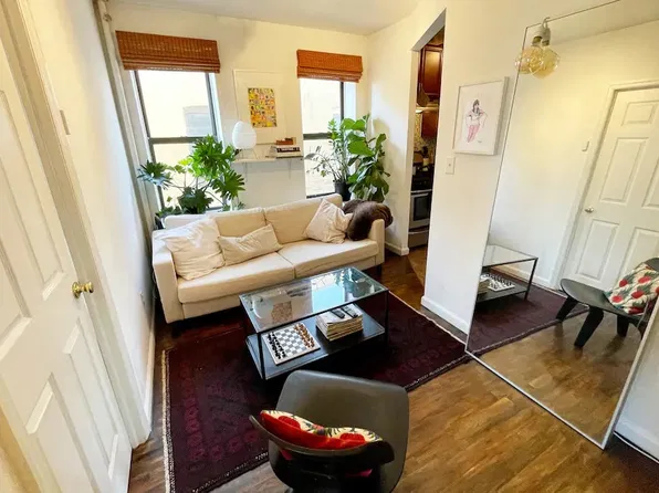 932 Myrtle Avenue image 1 of 7