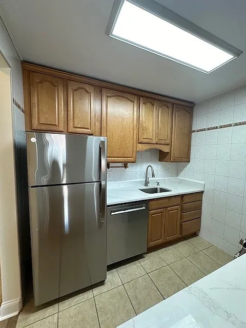 796 Wolcott Ave #5
