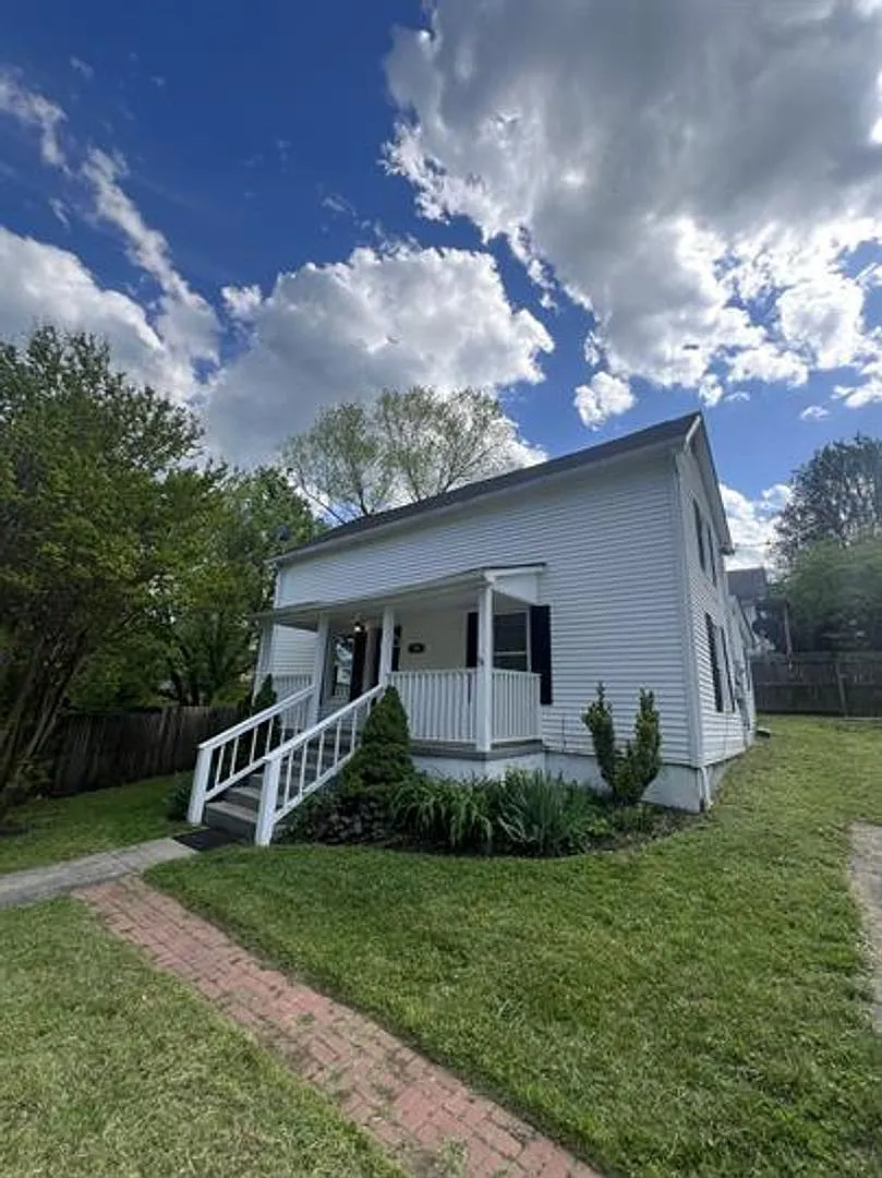 Lenoir City 37771 - Charming 3-Bed, 1. — Photo 2