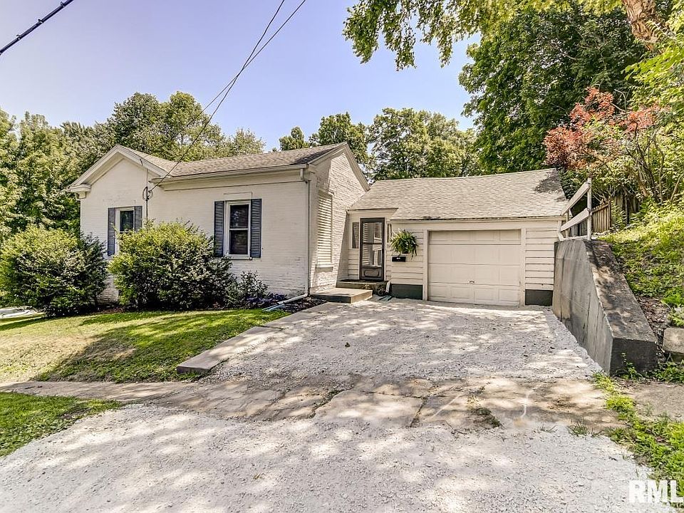 303 S 9th St, Petersburg, IL 62675 Zillow