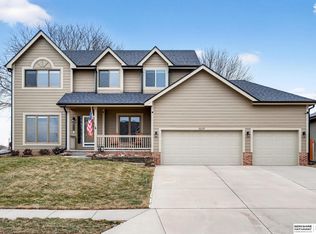 2009 Aberdeen Dr, Papillion, NE 68133