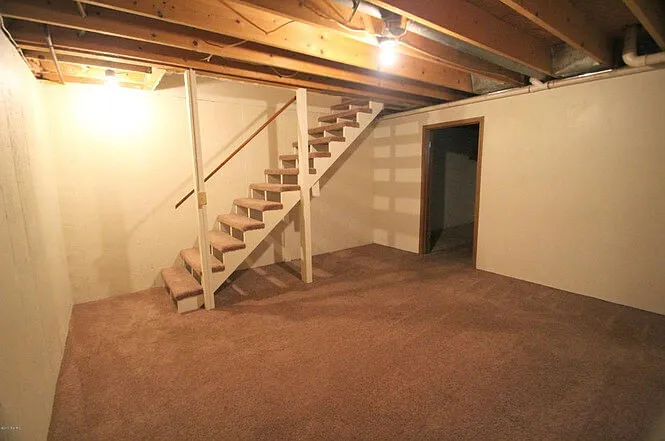 922 Emerald Ave NE #1 — Photo 2