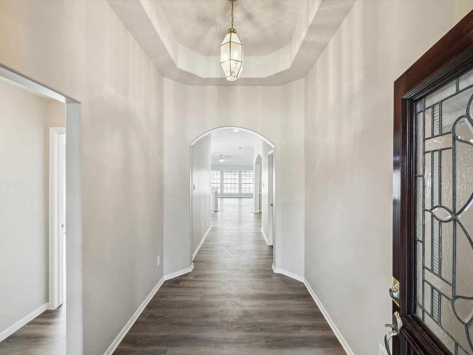 3 bed, 2.0 bath, 2066 sqft, $2,500 — Photo 2