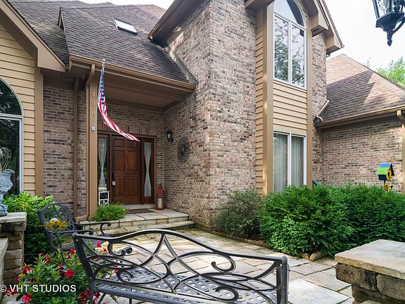 2nd image of 490 Saint Andrews Ct