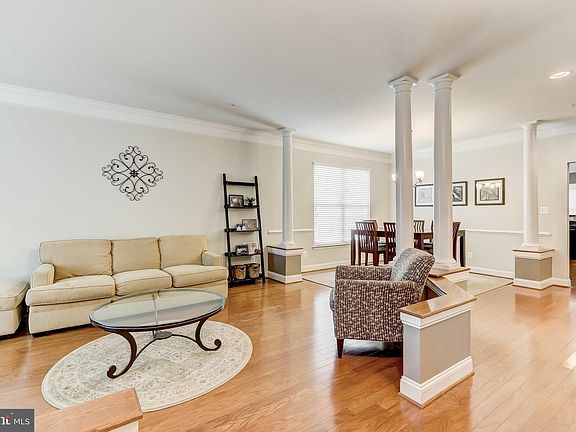 4th image of 714 Perthshire Pl