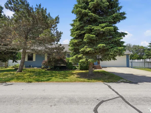 3484 Lakeshore Dr, Monroe, MI 48162