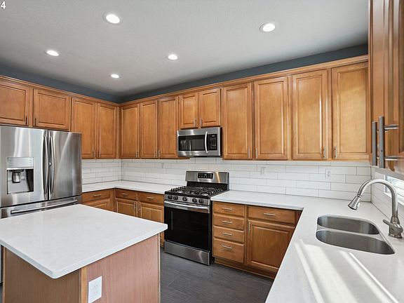 4th image of 4852 SE Teakwood St