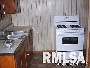 3rd image of 124 Polk St