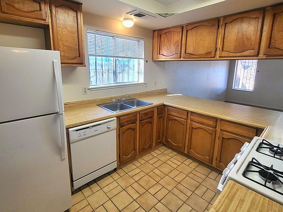 4th image of 1706 Kiva Dr