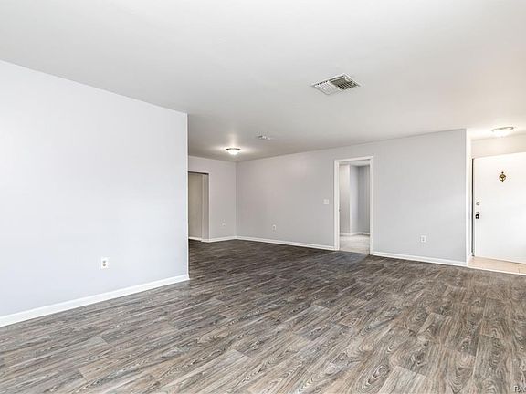 3rd image of 491 N Country Club Dr