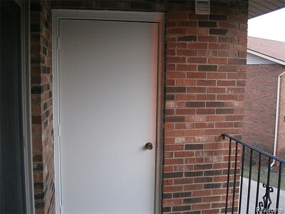 3rd image of 15038 Island Dr
