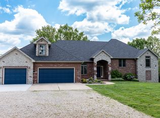 1099 E Julian St, Marshfield, MO 65706