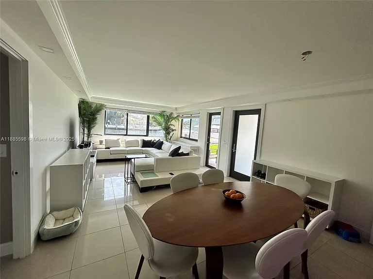 301 Golden Isles Dr — Photo 5