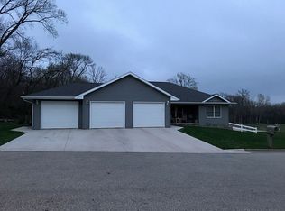 1140 Evergreen St, Hazel Green, WI 53811