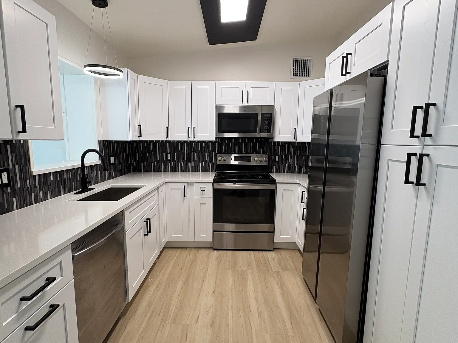 3 bed, 1448 sqft, $2,800 — Photo 2