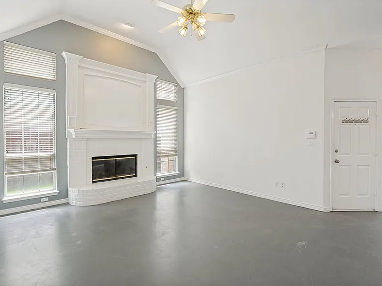 3928 Overlake Dr — Photo 3