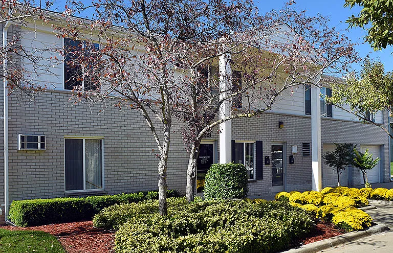 Sterling Park Apartments — Photo 10
