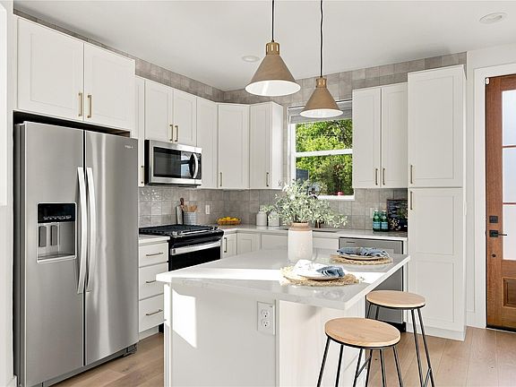 4th image of 5506 Hudson St #2