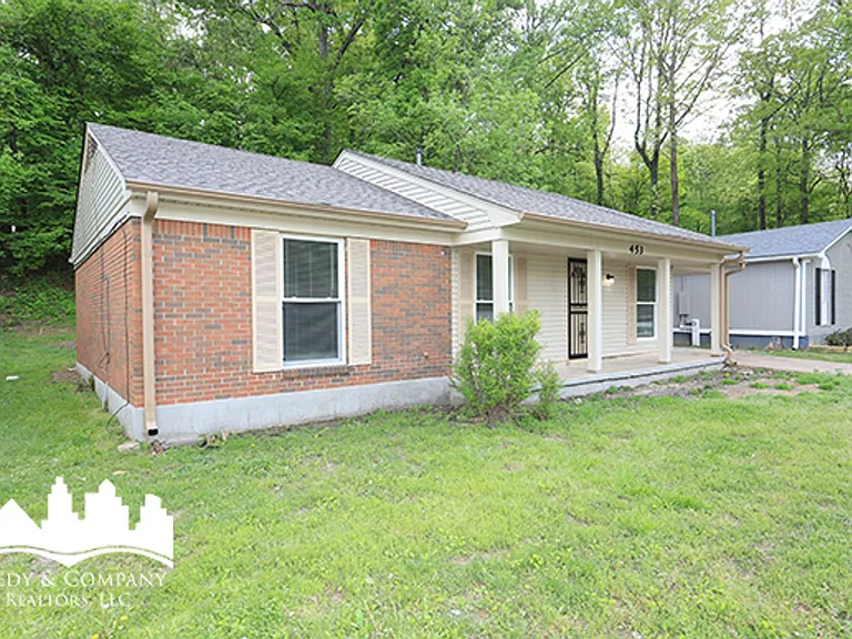 453 Fox Valley Dr — Photo 2