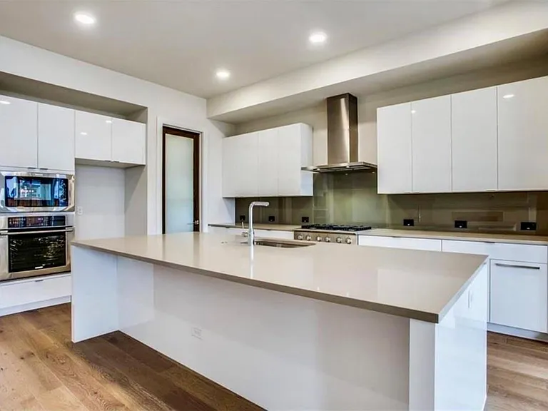 4031 Heatherton Dr — Photo 3