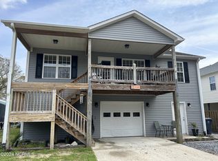 110 NW 16th St, Oak Island, NC 28465