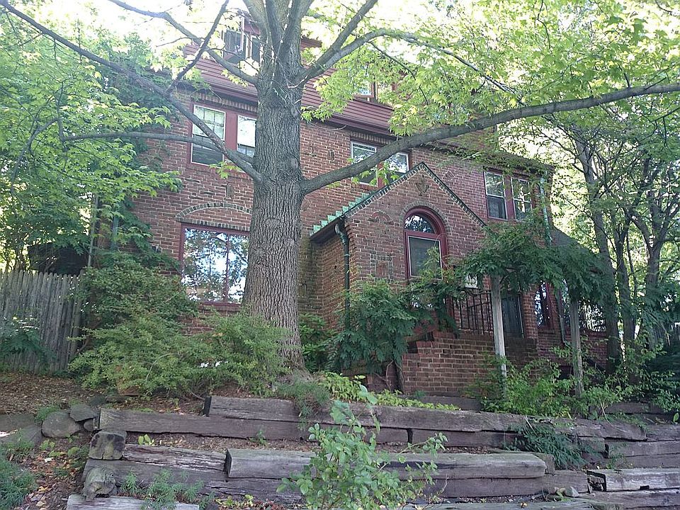 2nd image of 15 Weybridge Rd