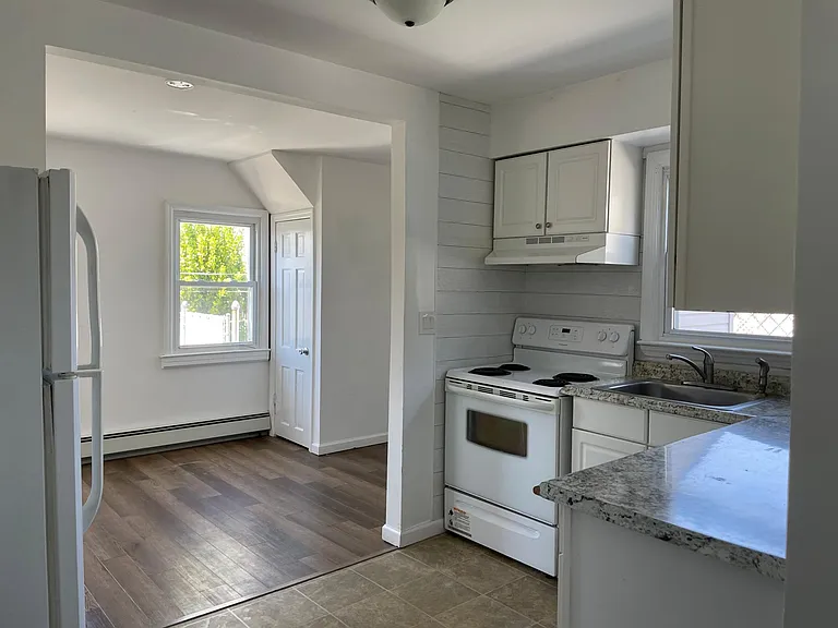 10 McKinley Ave #B — Photo 5