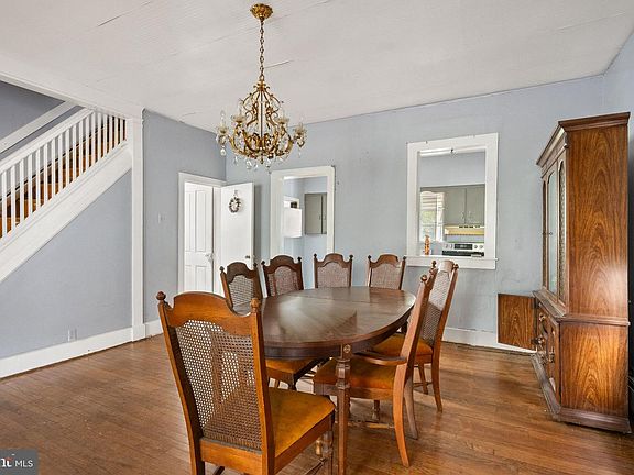 4th image of 826 Race St
