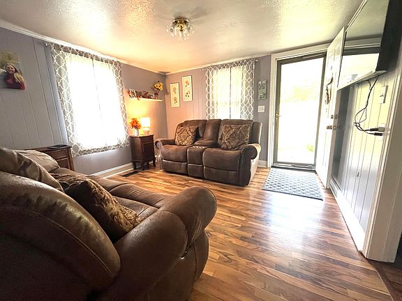 4th image of 134 Countryshire Cir