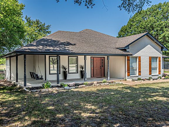 2nd image of 2811 Seagoville Rd