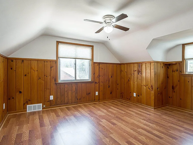Sherwood Ct — Photo 25
