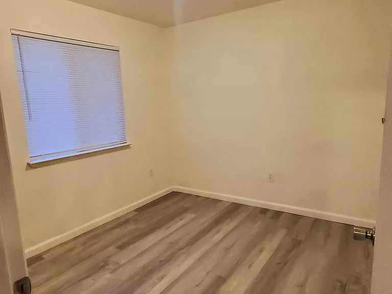 668 Anchor Ave — Photo 9