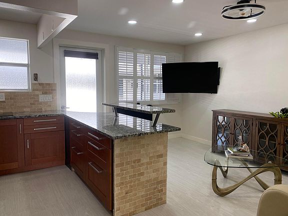 5th image of 302 Lake Osborne Drive #21