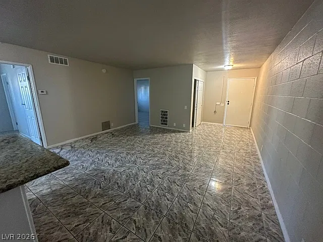 2 bed, 2.0 bath, 3880 sqft, $1,000 — Photo 3