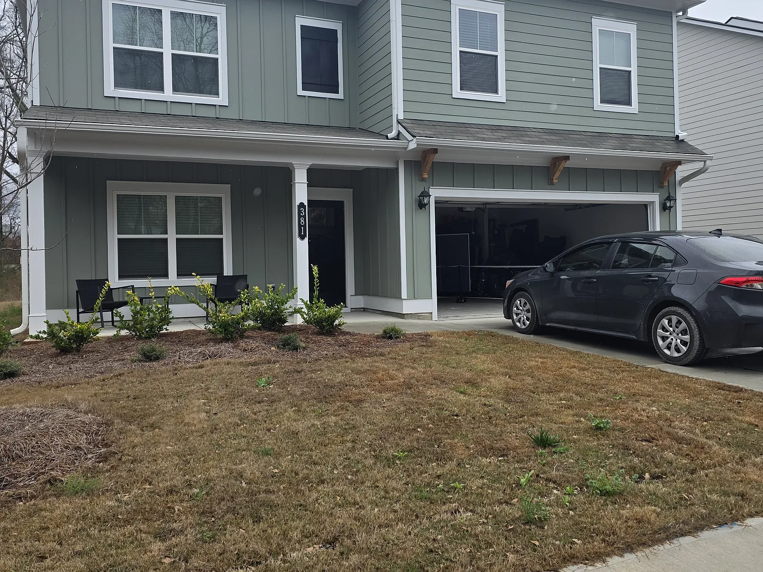 4 bed, 2.5 bath, 2400 sqft, $1,199 — Photo 2