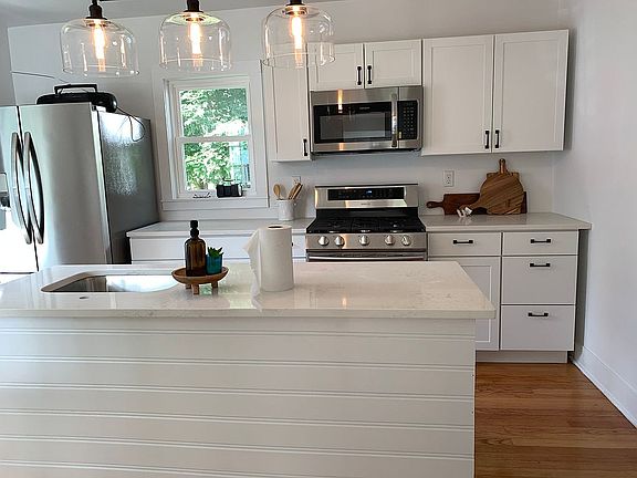 3rd image of 13 Riverview St