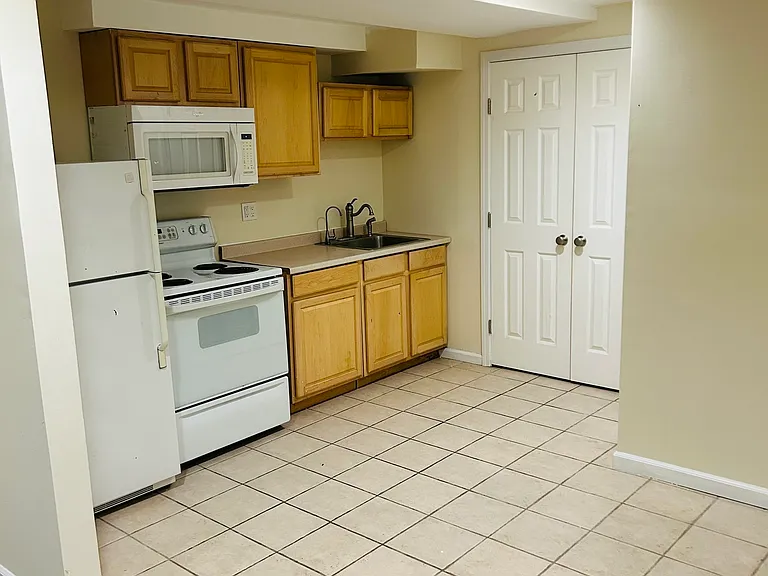 82 Sunrise Ave #82 — Photo 12