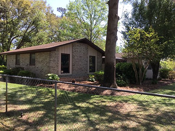4th image of 830 Burnett Dr