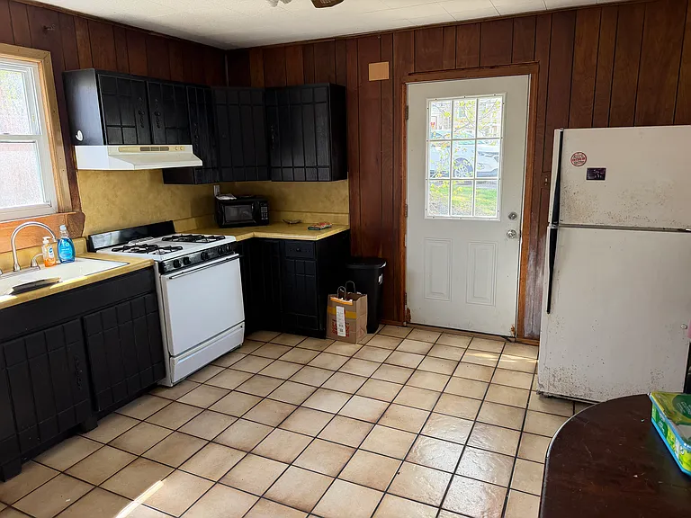 28 N Chestnut St — Photo 2