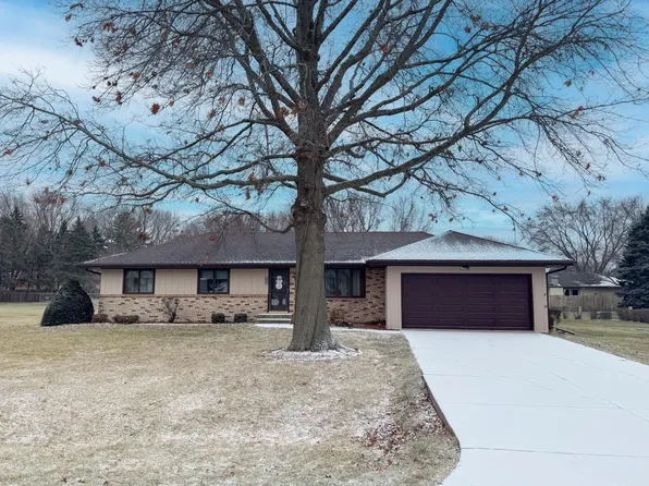 7465 Farview Dr, Cherry Valley, IL 61016