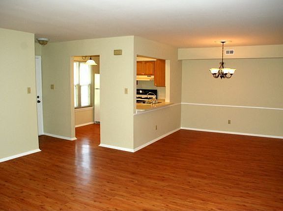 5th image of 127A Arden Ct #127