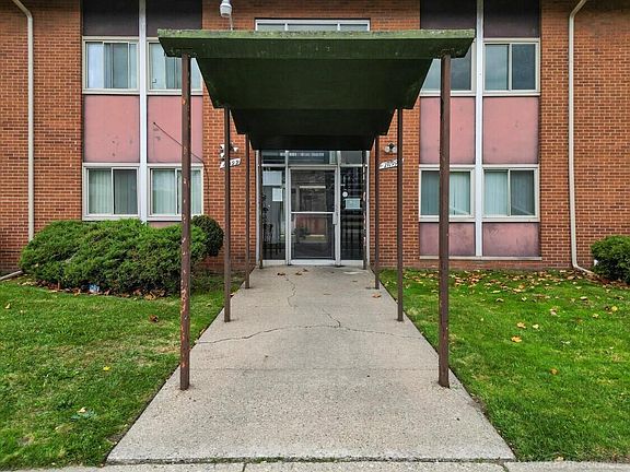 2nd image of 19199 Lahser Rd