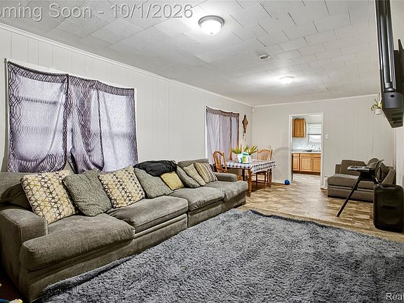 3rd image of 82 Forest St