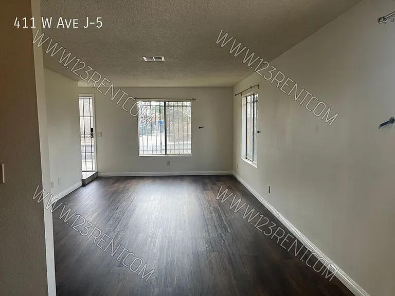 411 W Avenue J #5 — Photo 9
