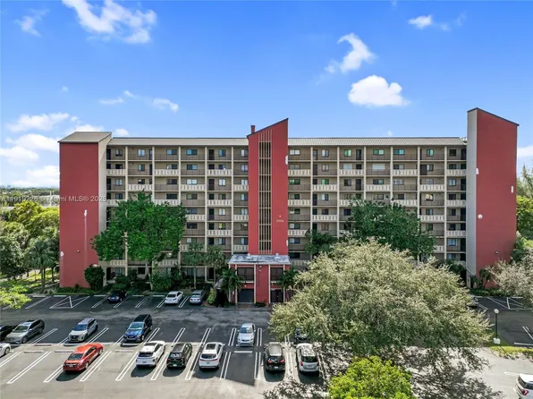 2206 S Cypress Bend Dr APT 801, Pompano Beach, FL 33069