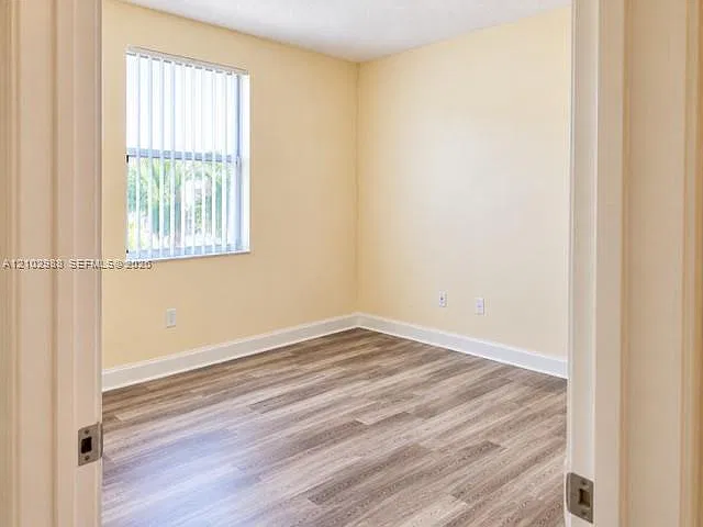 Douglas Grand Condo — Photo 3