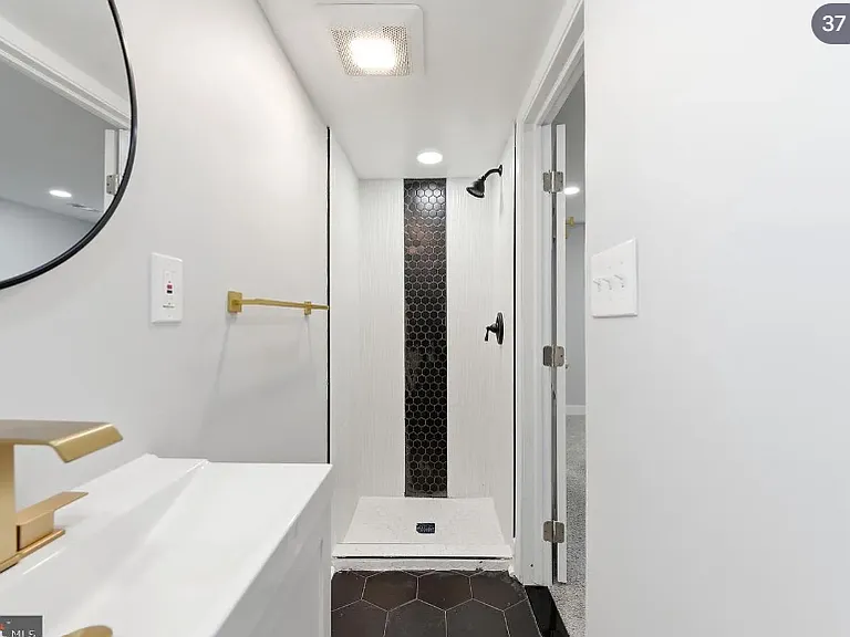 921 Mount Holly St — Photo 3