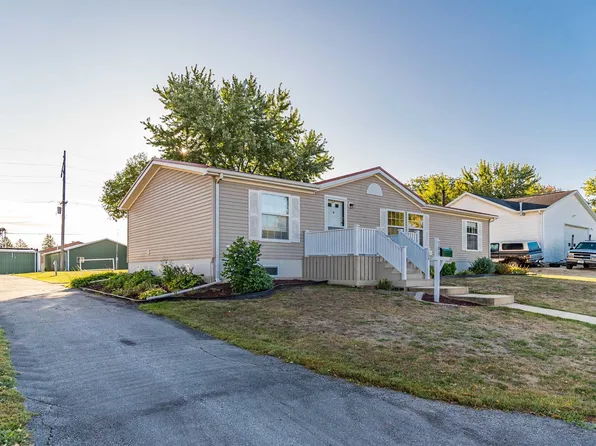 108 7th St, Grundy Center, IA 50638