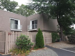 3 Caddy Rock Rd APT D, North Kingstown, RI 02852