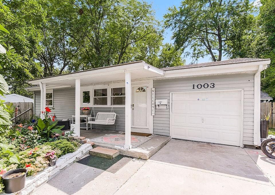 1st image of 1003 NE Cowden Dr